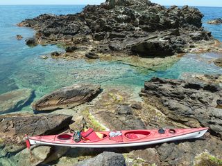 Agathe fait du kayak