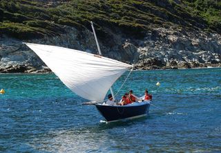 Sous voiles ! Sous voiles !