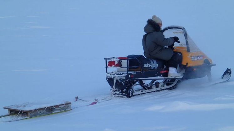 Agathe conduit le skidoo